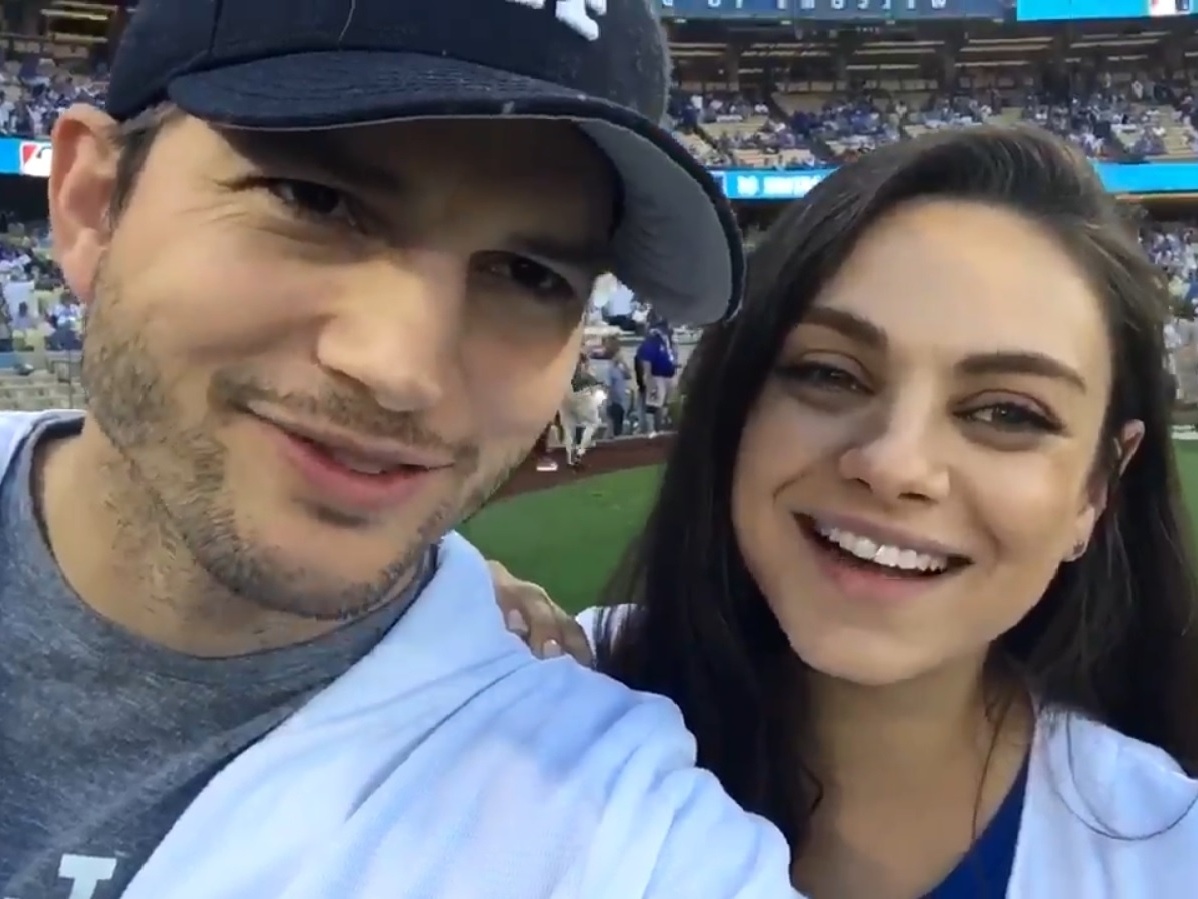 Mila Kunis e Ashton Kutcher não tomam banho todo dia; tem problema? -  29/07/2021 - UOL VivaBem