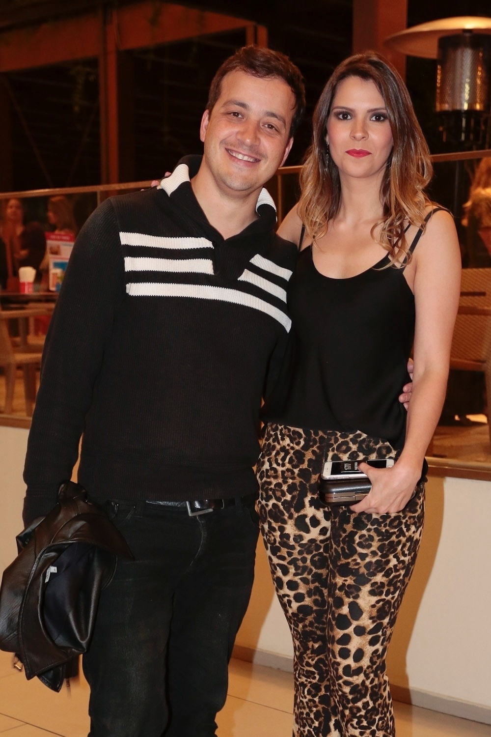 7.nov.2016 -  Rafael Cortez vai acompanhado da namorada ao laçamento do novo trabalho de Luan Santana, "LS - 1977" - Rafael Cusato/Brazil News