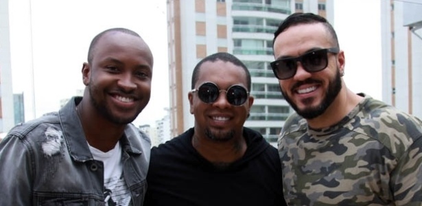 23.nov.2016 - Thiaguinho, Rodriguinho e Belo posam juntos no evento Samba Cura, projeto de Leandro Lehart que visa ajudar crianças com câncer - Marcos Ribas/Brazil News - Marcos Ribas/Brazil News