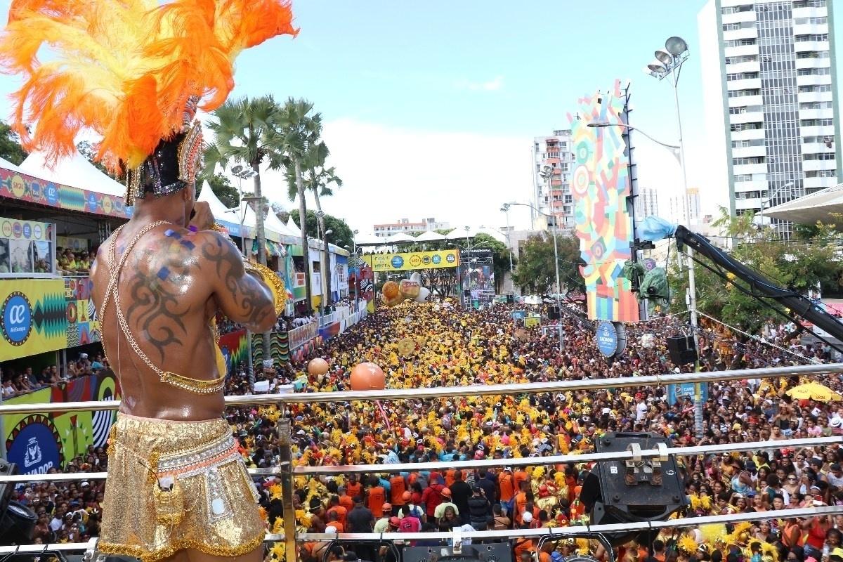 Léo Santana comandou o trio As Muquiranas no circuito Omar, em Salvador - Fred Pontes/Divulgação