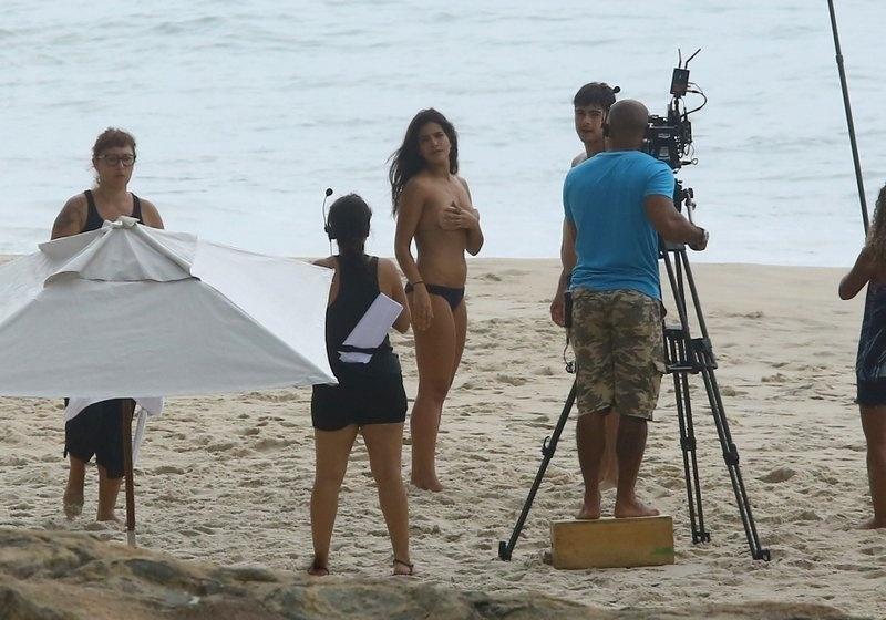 Antônia Morais "faz" topless e grava cena de beijo com Rafael Vitti para "Rock Story" - Agnews