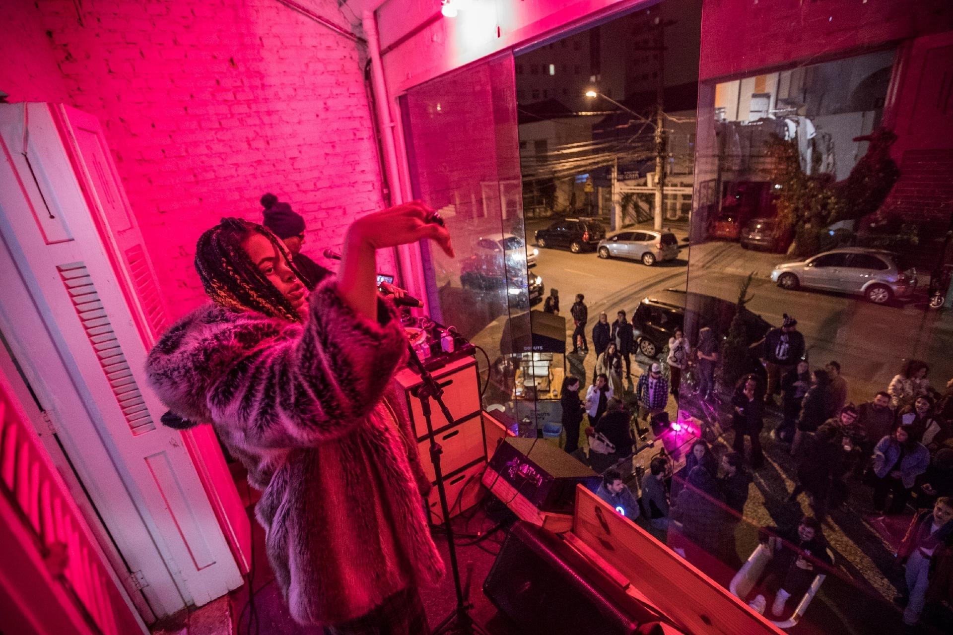 A Taste Friday rola toda sexta-feira em Pinheiros, com um chef e um artista convidados - Simon Plestenjak / UOL