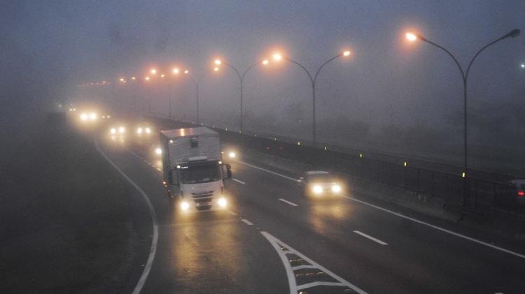 Faróis de neblina foram designados para auxiliar o motorista na neblina e podem ser usados em determinadas ocasiões, como chuva, neve ou fumaça, mas não por estética - Nilton Cardin/Folhapress - Nilton Cardin/Folhapress