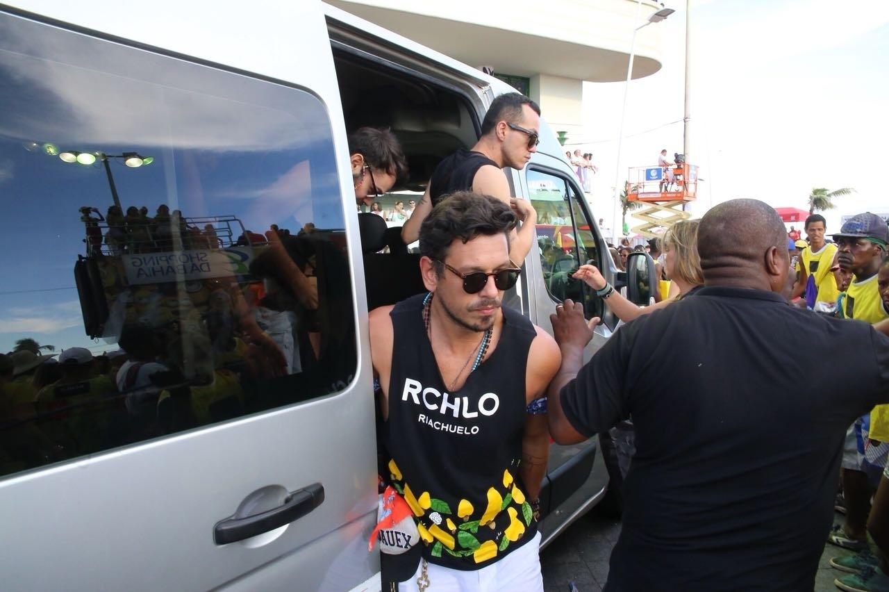 João Vicente de Castro chega ao Farol da Barra para o bloco Camaleão - Reynaldo Felix e Marcelo Wance/Divulgação