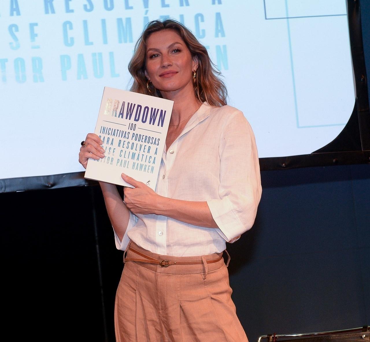 Gisele Bündchen participou em São Paulo do lançamento da edição brasileira de "Drawdown - 100 Iniciativas Poderosas para Resolver a Crise Climática", livro do ambientalista americano Paul Hawke, no MAM (Museu de Arte Moderna), localizado dentro do Parque do Ibirapuera - Francisco Cepeda/AgNews