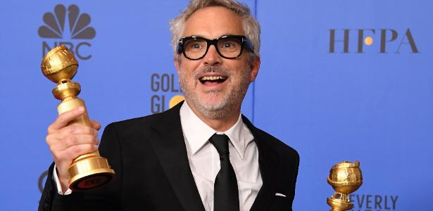 Alfonso Cuaron posa com Globo de Ouro - Mark Ralston/AFP - Mark Ralston/AFP