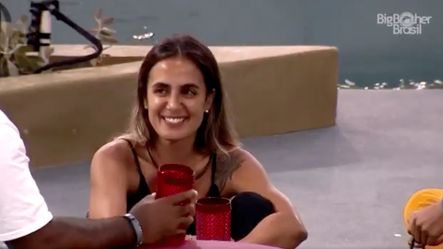 Carol conta para brothers que tem affair carioca - Reprodução/GloboPlay