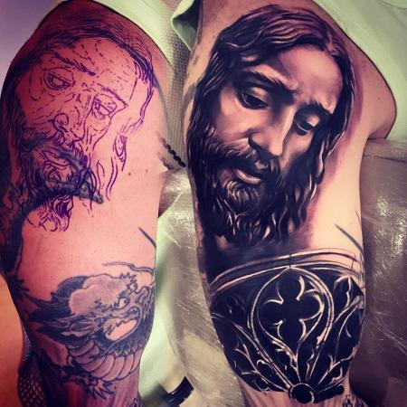 Marcos Mion tatua Jesus Cristo no ombro  - Reprodução/Instagram