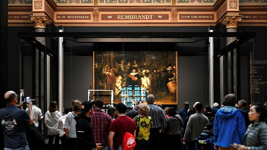 "A Ronda Noturna", de Rembrandt, é restaurada no Rijksmuseum, em Amsterdã - Piroschka Van De Wouw/Reuters