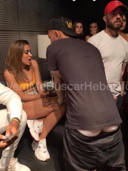 Anitta e Gabigol em boate de Jurerê Internacional - Reprodução/ Instagram/ Vem Me Buscar Hebe - Reprodução/ Instagram/ Vem Me Buscar Hebe
