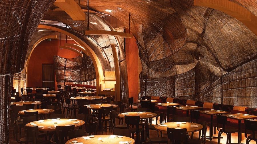 Interior de restaurante criado por David Rockwell Rockwell - Divulgação