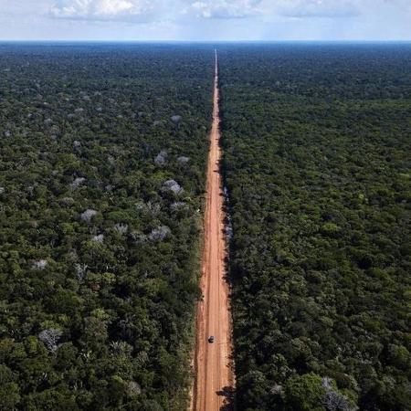 Há 15 anos o Governo Federal tenta a autorização para obras nessa estrada, que não tem sequer pavimentação em muitos trechos. - Divulgação/DNIT