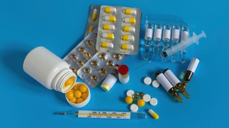 Remédios, seringa, injeção, vacina, medicamentos, pílulas, cápsulas - iStock - iStock