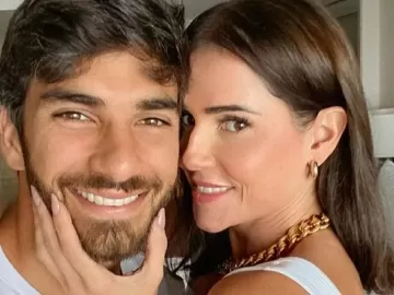Deborah Secco comemora nova etapa na vida de ex, Hugo Moura: 'Você merece'