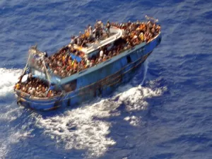 Julgamento de acusados de causar naufrágio que matou 500 é negado na Grécia