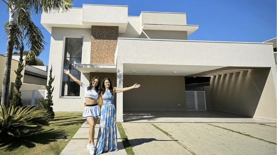 Beatriz Reis fala sobre nova casa em que está morando com a família