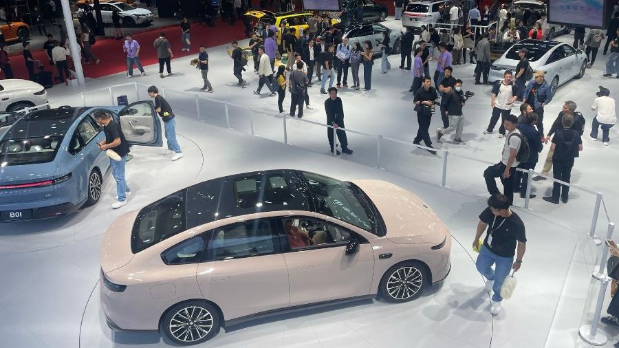 Sedã Leapmotor B01 é um dos carros chineses que deverão ser lançados no Brasil e foram apresentados no Salão de Xangai Sedã Leapmotor B01 é um dos carros chineses que deverão ser lançados no Brasil e foram apresentados no Salão de Xangai