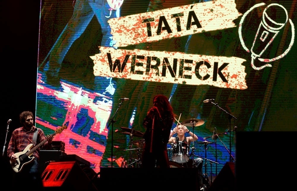 5.jul.2015 - Formada por Tatá Werneck, Maurício Meirelles, Murilo Couto, Marco Gonçalves e Nil Agra, a Banda Renatinho tocou para o público do parque do Ibirapuera, em um show gratuito, neste domingo (5). O show faz parte do festival Risadaria, que reúne nomes do stand-up comedy em uma programação que vai até dia 26 de julho. - Francisco Cepeda/AGNews-SP