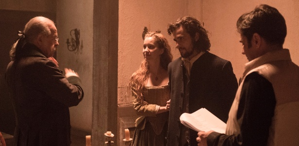 O diretor Vinícius Coimbra dirige Genézio de Barros, Nathalia Dill e Bruno Ferrari em "Liberdade, Liberdade" - Artur Meninea/TV Globo - Artur Meninea/TV Globo