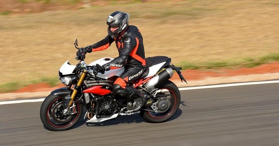 Triumph Speed Triple R 2016 - Divulgação