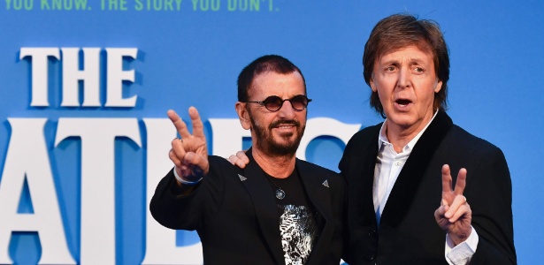 Ringo Starr e Paul McCartney posam para fotos em Londres antes da exibição do filme - Ben Stansall/AFP