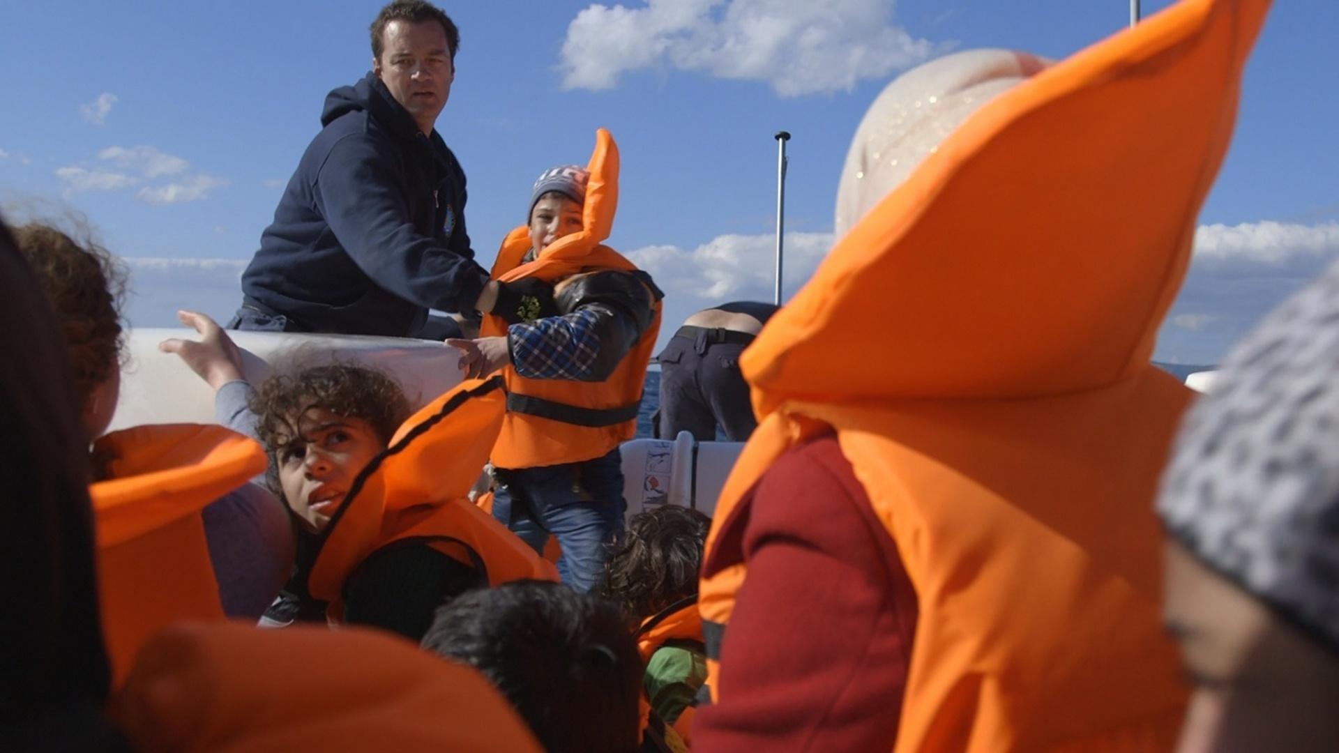 Cena do filme "4.1 Miles" (2016), de Daphne Matziaraki - Reprodução