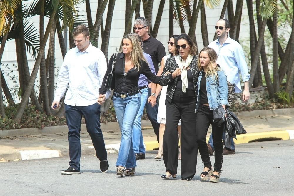 Pai do ator Luciano Szafir e avô de Sasha Meneghel, Gabriel Szafir foi enterrado neste domingo (24) no cemitério israelita do Butantã, em São Paulo. Luciano Szafir e Beth Szafir prestaram suas últimas homenagens - Amauri Nehn/Brazil News