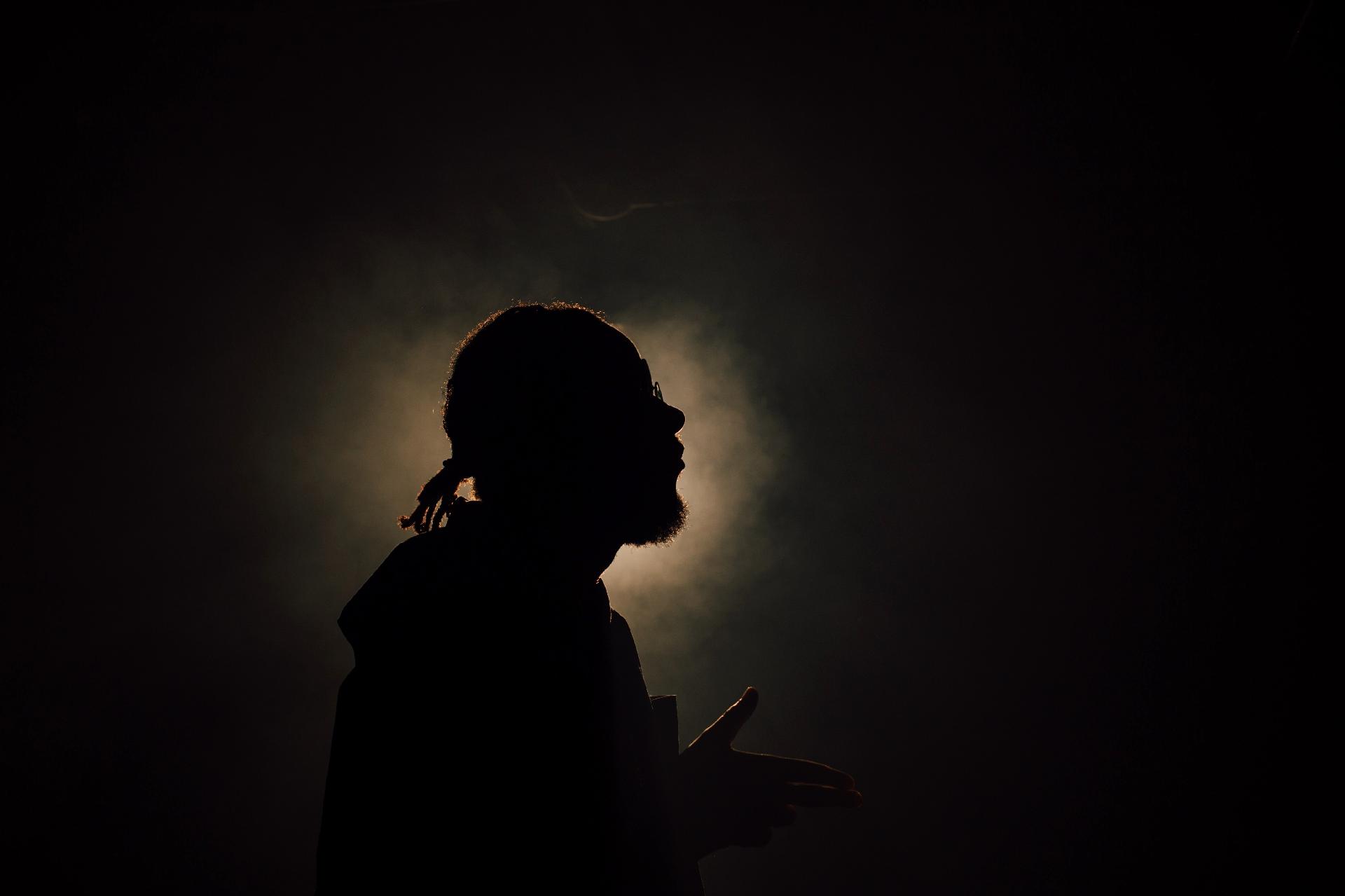 Emicida durante gravação do clipe de "Pantera Negra" em São Paulo - Caroline Lima