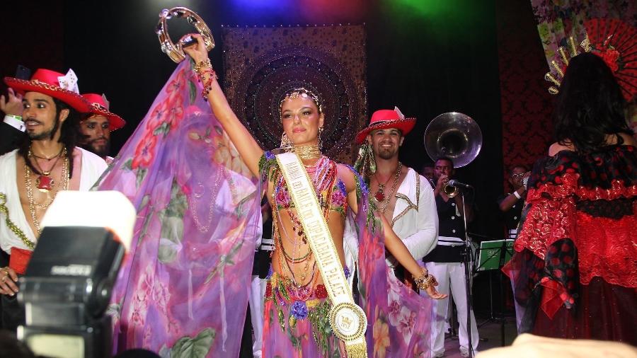 Isis Valverde é coroada rainha do Baile do Copa, que teve como tema o universo cigano - Manuela Scarpa/Brazil News