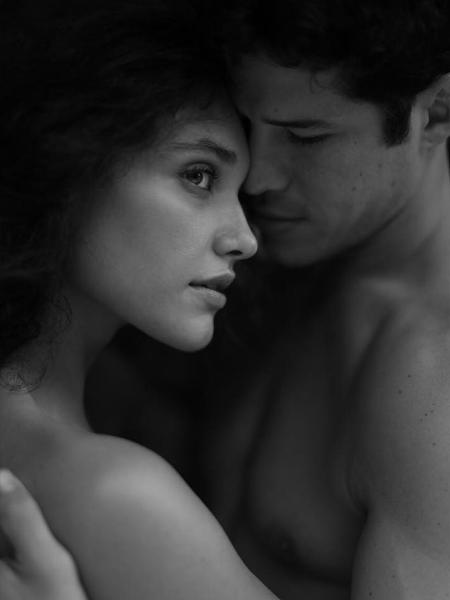 Débora Nascimento e José Loreto, em ensaio sensual publicado pelo ator - Reprodução/Instagram