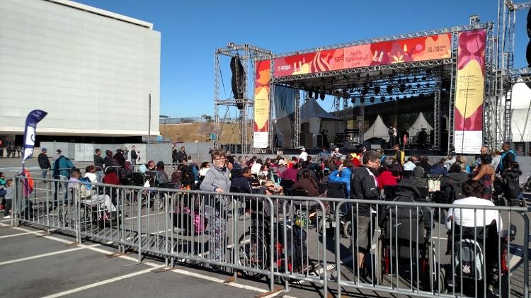 Público cadeirante acompanha da Virada Cultural os shows na Arena Corinthians, em Itaquera - Felipe Branco Cruz/UOL - Felipe Branco Cruz/UOL