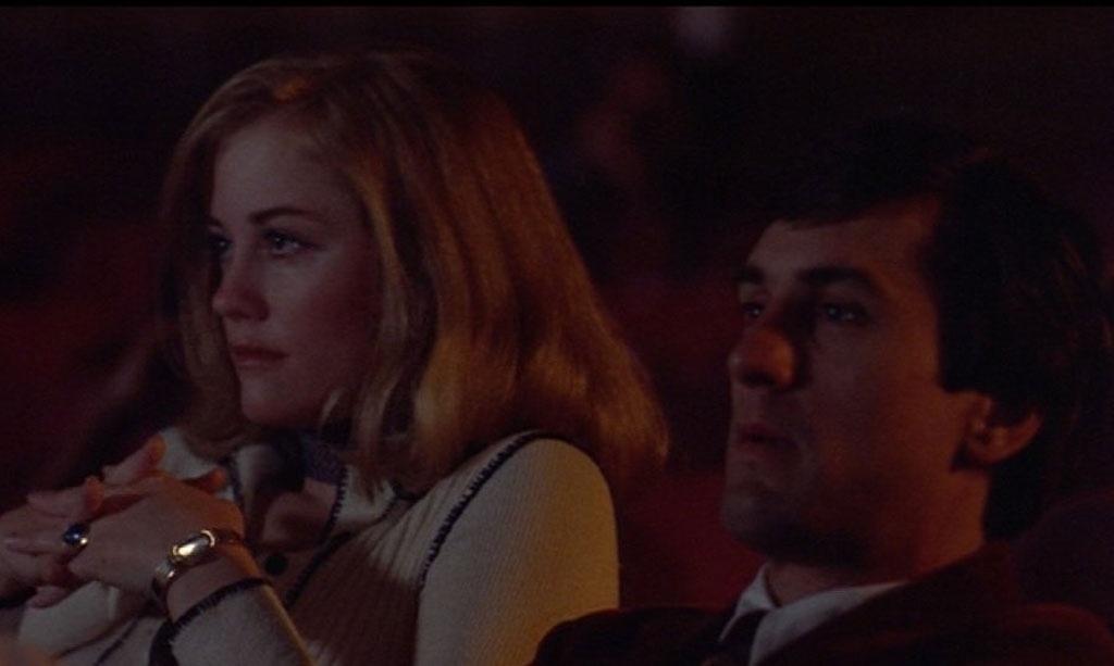 Robert De Niro e Cybill Shepherd em cena de "Taxi Driver - Motorista de Táxi" (1976) - Divulgação