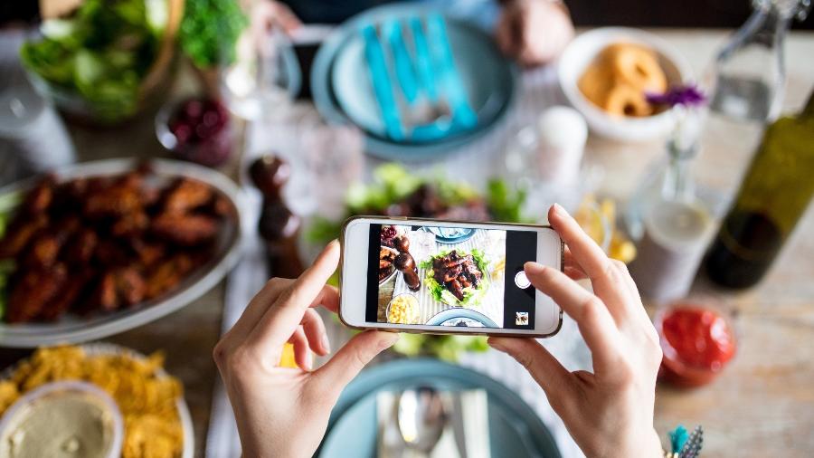Tirar foto da comida é uma prática comum entre millennials - iStock