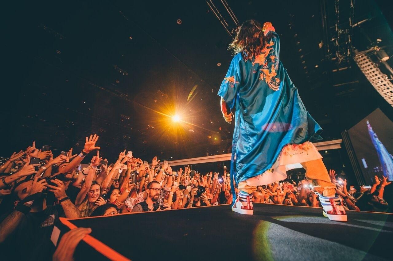 Jared Leto agita o público de São Paulo, no Espaço das Américas, no show do Thirty Seconds To Mars desta quinta-feira (27) - Stephan Solon/Divulgação