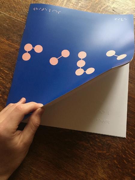 Livro em Braille do White Lies - Divulgação - Divulgação