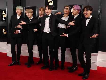Os integrantes do BTS no tapete vermelho do Grammy 2019 - Reuters