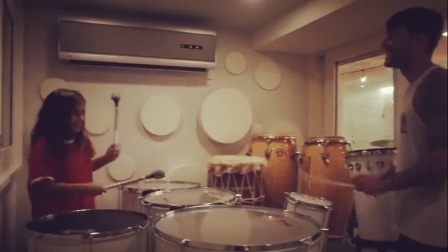 Marcelo, filho de Ivete Sangalo e Daniel Cady, toca percussão com o pai - Reprodução/Instagram