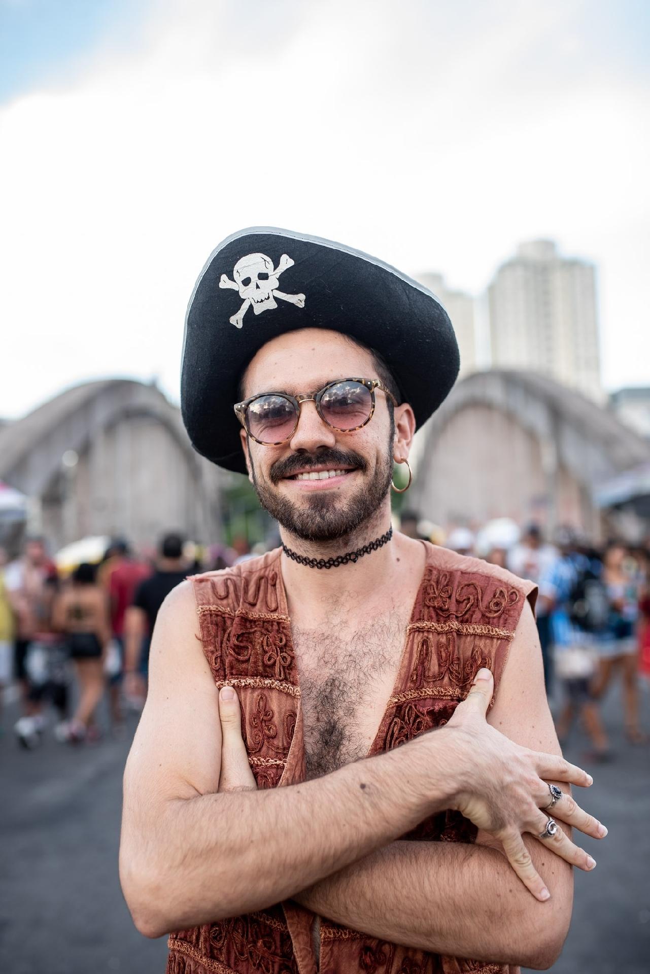 Também não faltou folião fantasiado de pirata - Nereu Jr/UOL