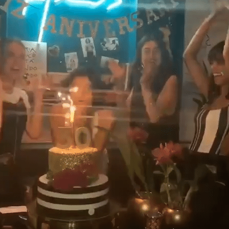 Fiorella Mattheis, Thaila Ayala e Débora Nascimento cantam "Parabéns" para Sophie Charlotte - Reprodução/Instagram