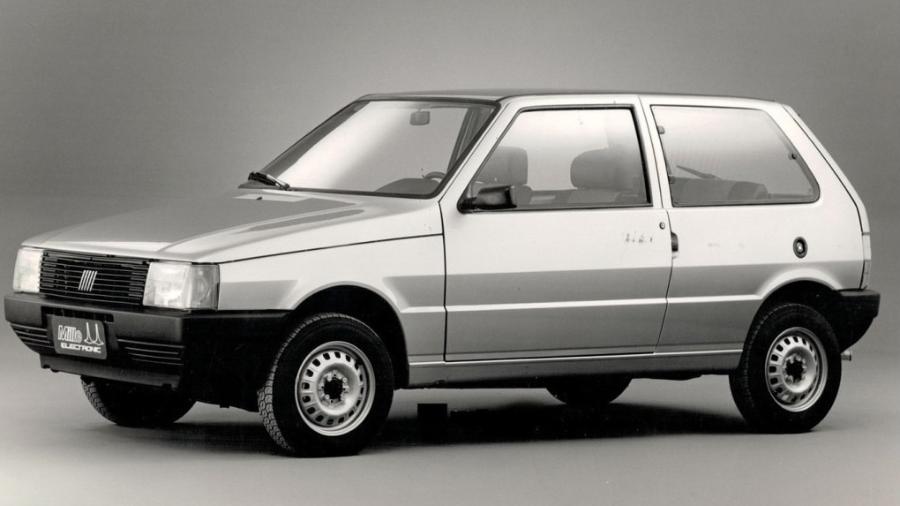 Mille inaugurava categoria de "carros populares" no início da década de 1990; corrigidos, preços da época seriam fortuna hoje - Divulgação
