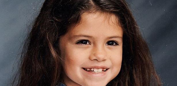 Selena Gomez posta foto de infância e intriga fãs com ...