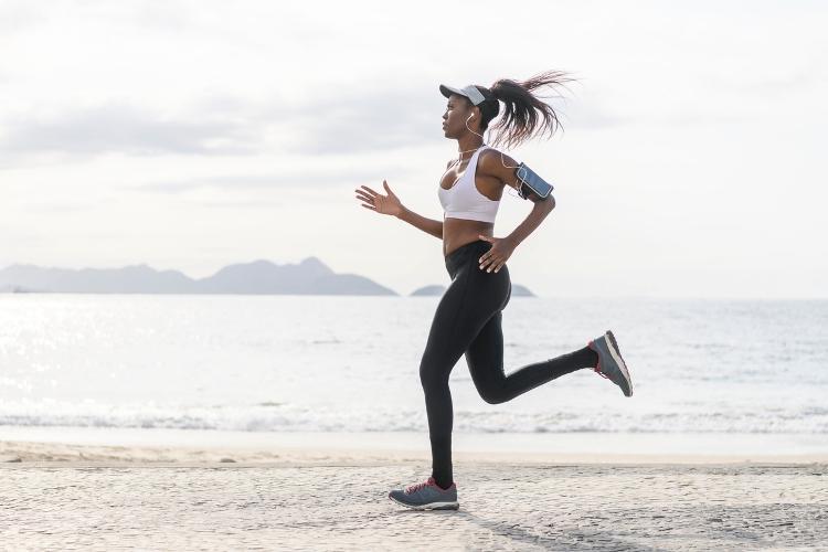 Tenis ideal para store correr na praia