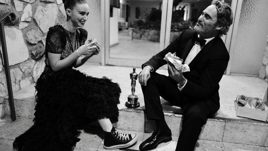 Joaquin Phoenix e Rooney Mara após o Oscar - Reprodução/Instagram/@gregwilliamsphotography