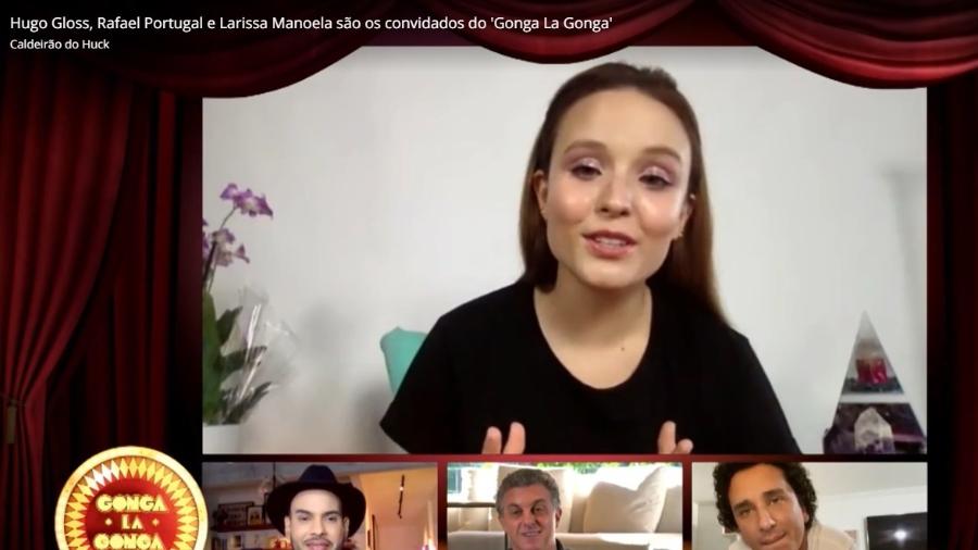 Larissa Manoela durante participação no Caldeirão do Huck, ao lado de Hugo Gloss e Rafael Portugal - Reprodução/Globoplay