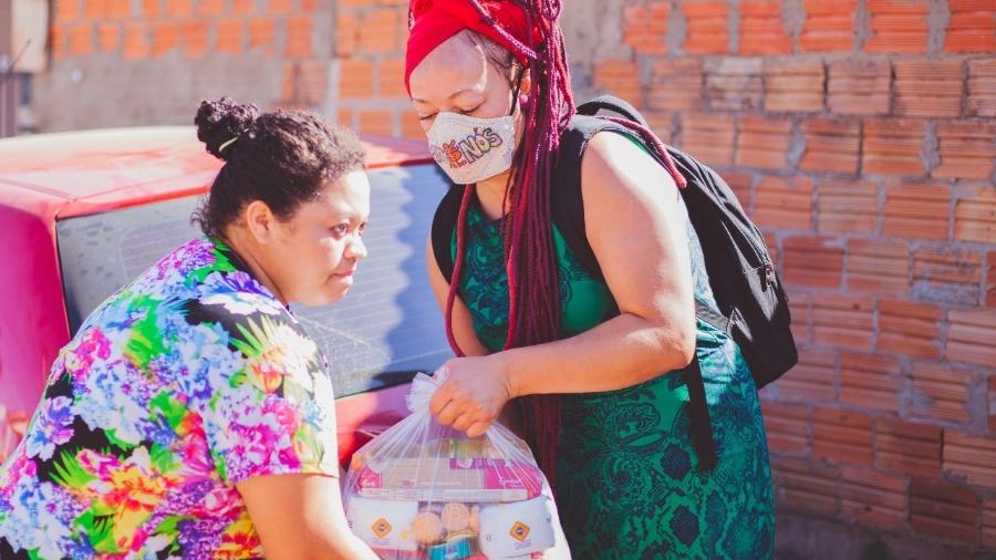 Fundo criado pela sanitarista Daiana Santos garante suprimentos mensais para chefes de família - Cristiane Leite