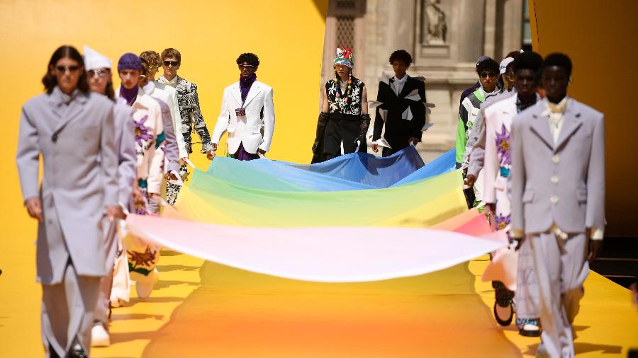 Louis Vuitton apresentou sua coleção masculina de primavera-verão 2023 no Louvre - JULIEN DE ROSA/AFP