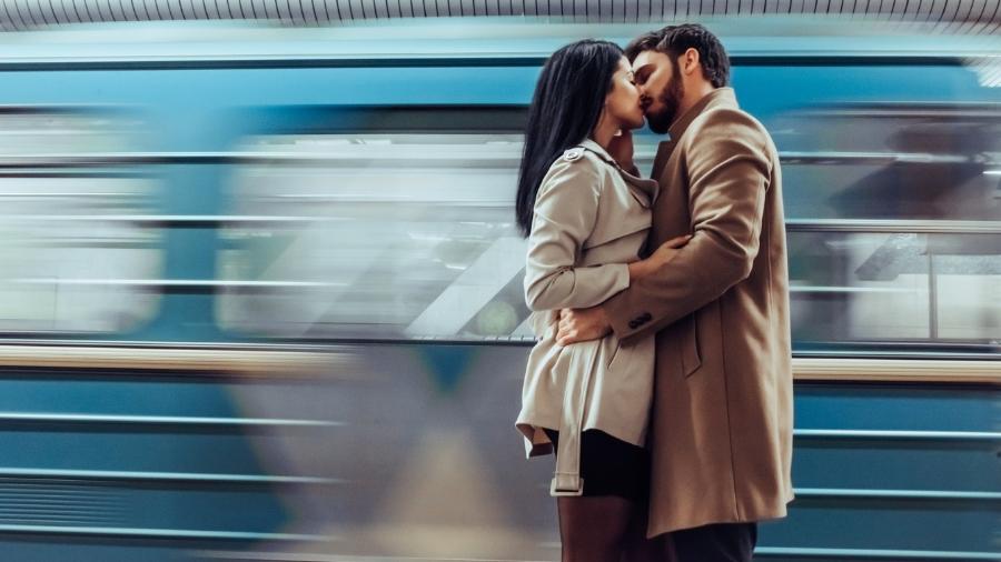 casal hetero amor beijo - Getty Images/iStockphoto