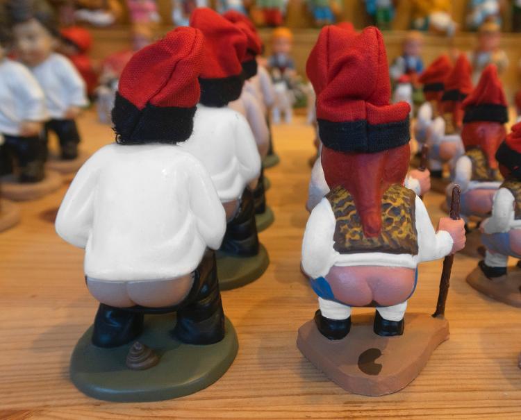 Exemplares do caganer, tradicional mimo do Natal da Catalunha, na Espanha