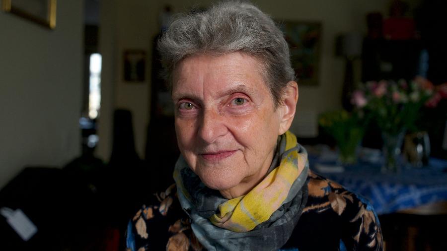 Ativista russa de 80 anos segue em defesa dos DH apesar da repressão - 