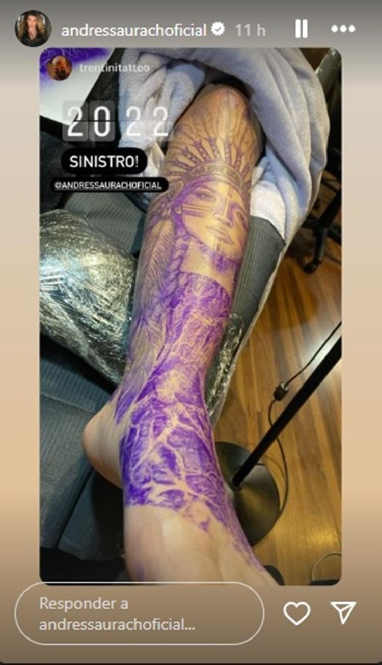Andressa Urach mostra nova tatuagem